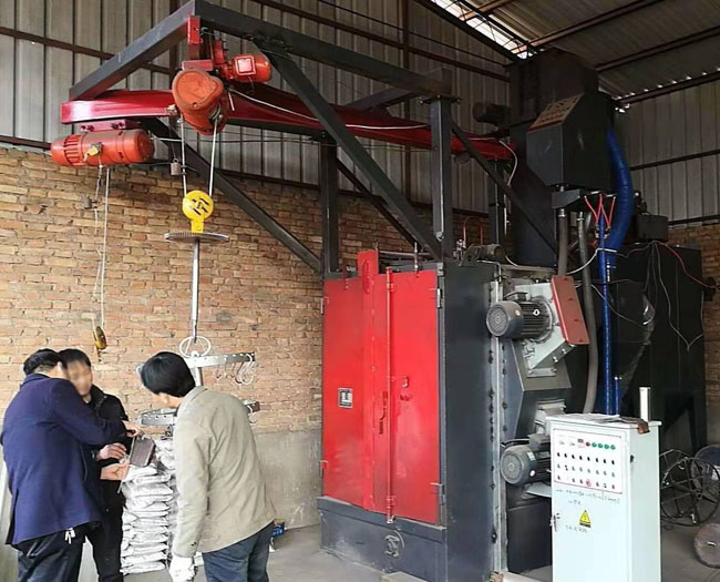 吊鉤式拋丸清理機使用現(xiàn)場圖 吊鉤式拋丸清理機使用現(xiàn)場圖